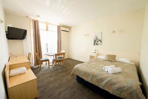 Jacksons Motor Inn - Accommodation Gladstone 11