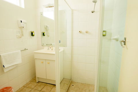 Jacksons Motor Inn - Accommodation Gladstone 28