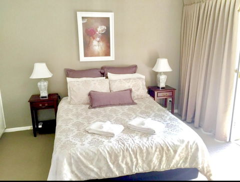 Superb Townhouse In North Adelaide - Accommodation Gladstone 2