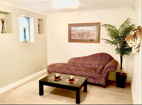 Superb Townhouse In North Adelaide - Accommodation Gladstone 8