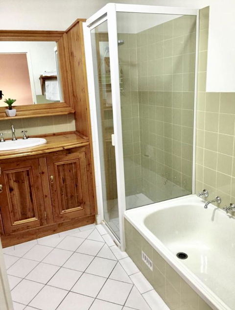 Superb Townhouse In North Adelaide - Accommodation Gladstone 12