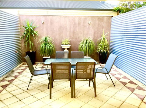 Superb Townhouse In North Adelaide - Accommodation Gladstone 10