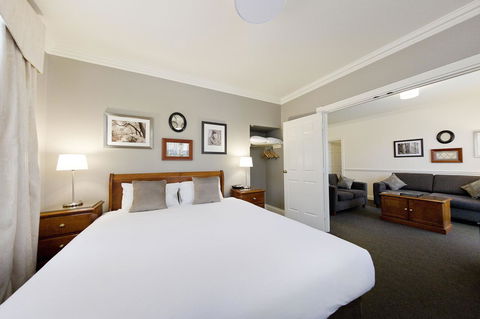 Majestic Old Lion Apartments - Accommodation Gladstone 13