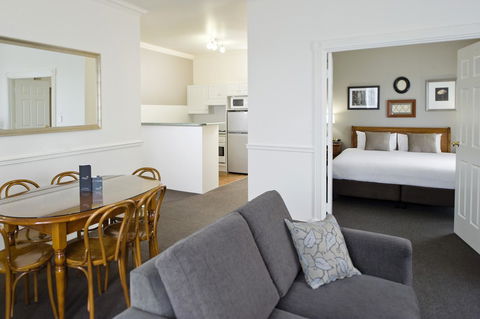 Majestic Old Lion Apartments - Accommodation Gladstone 7
