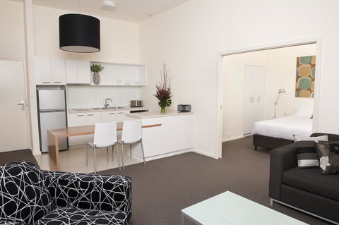 Majestic Old Lion Apartments - Accommodation Gladstone 2