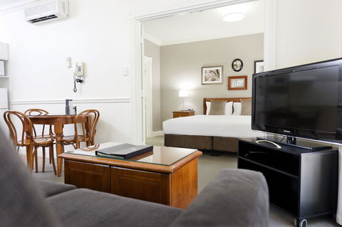 Majestic Old Lion Apartments - Accommodation Gladstone 10
