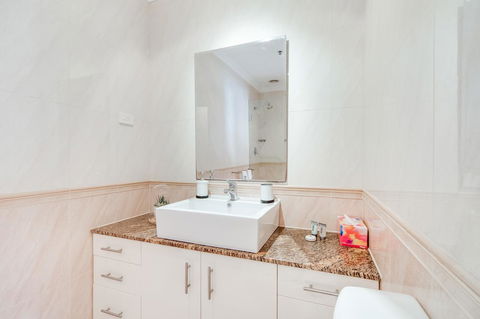 York Apartments On Grenfell - Accommodation Gladstone 13