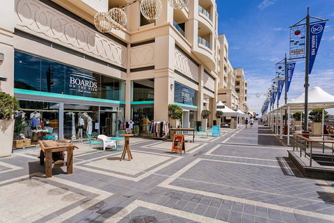 Heart Of Glenelg BnB - Accommodation Gladstone 17