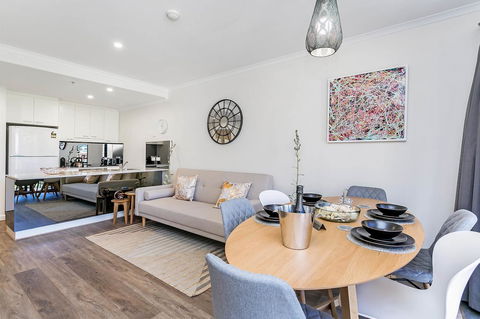 Heart Of Glenelg BnB - Accommodation Gladstone 9