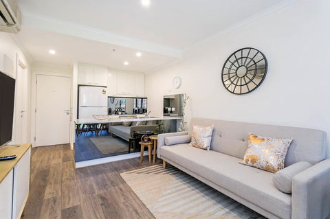Heart Of Glenelg BnB - Accommodation Gladstone 7