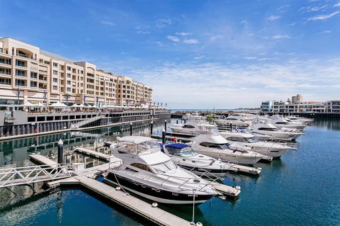 Heart Of Glenelg BnB - Accommodation Gladstone 22