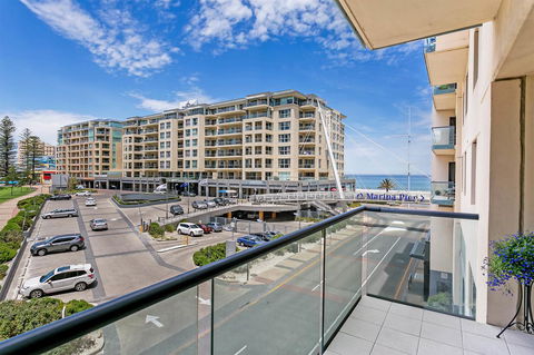 Heart Of Glenelg BnB - Accommodation Gladstone 13