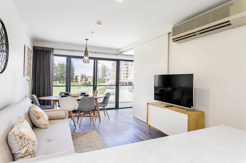 Heart Of Glenelg BnB - Accommodation Gladstone 8