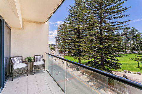 Heart Of Glenelg BnB - Accommodation Gladstone 12