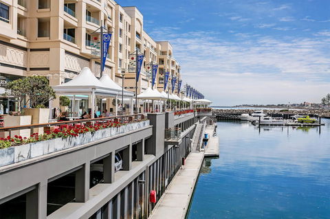 Heart Of Glenelg BnB - Accommodation Gladstone 21