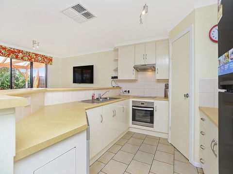 Lakeside - Encounter Bay - Accommodation Gladstone 8