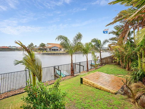 Lakeside - Encounter Bay - Accommodation Gladstone 2