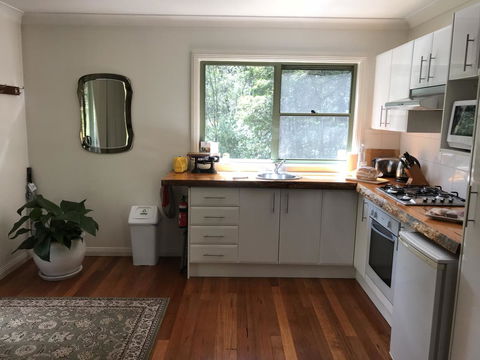 Ghost Hill Road Retreat - Accommodation Gladstone 7
