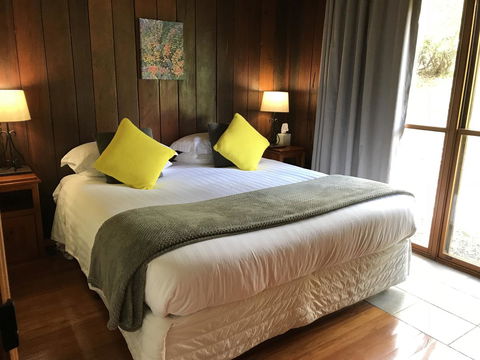 Ghost Hill Road Retreat - Accommodation Gladstone 4