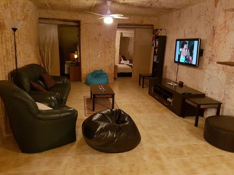 Underground Gem - Accommodation Gladstone 6