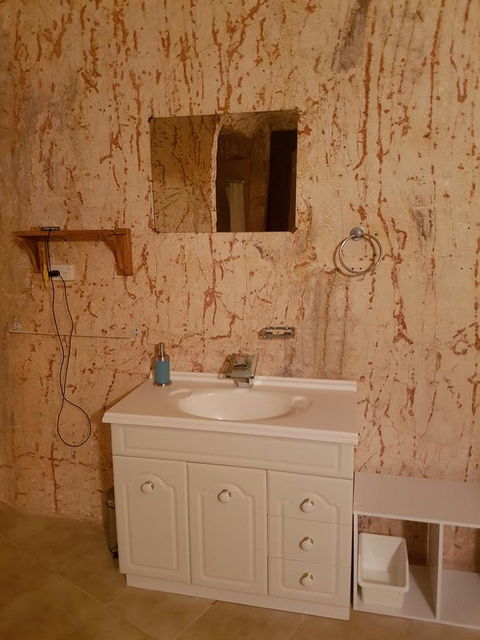 Underground Gem - Accommodation Gladstone 14
