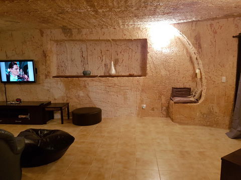 Underground Gem - Accommodation Gladstone 7