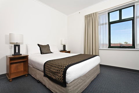 BreakFree Directors Studios - Accommodation Gladstone 2
