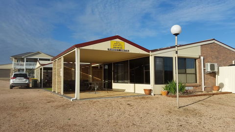 Wallaroo Sunset Home - Accommodation Gladstone 0