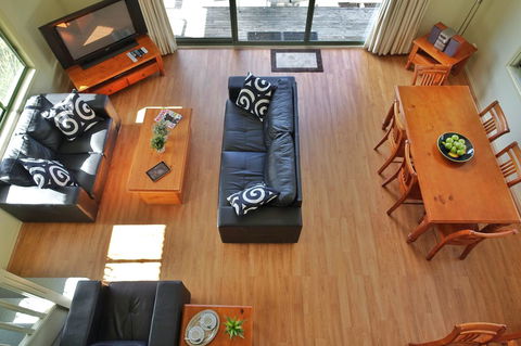 SkyView Villa - Accommodation Gladstone 2