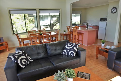 SkyView Villa - Accommodation Gladstone 7