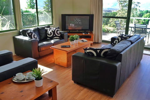 SkyView Villa - Accommodation Gladstone 4