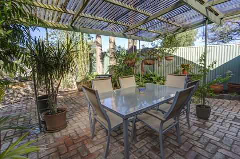 Tanunda Cottages - Accommodation Gladstone 17