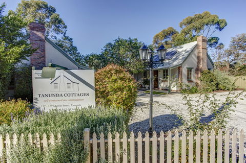 Tanunda Cottages - Accommodation Gladstone 0
