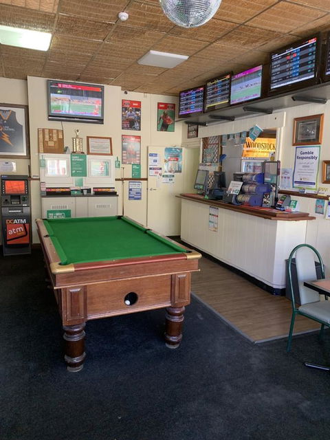 Commercial Hotel Morgan - Accommodation Gladstone 4