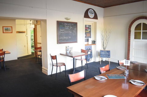 Commercial Hotel Morgan - Accommodation Gladstone 5