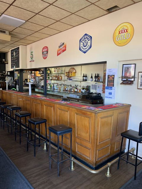 Commercial Hotel Morgan - Accommodation Gladstone 2