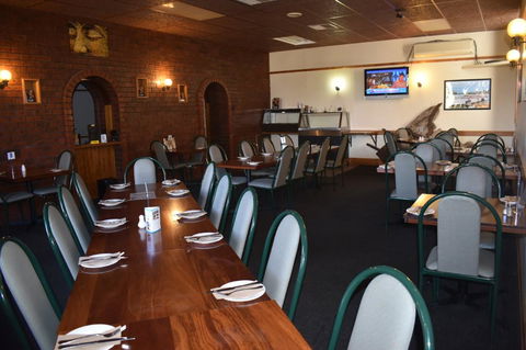 Commercial Hotel Morgan - Accommodation Gladstone 6