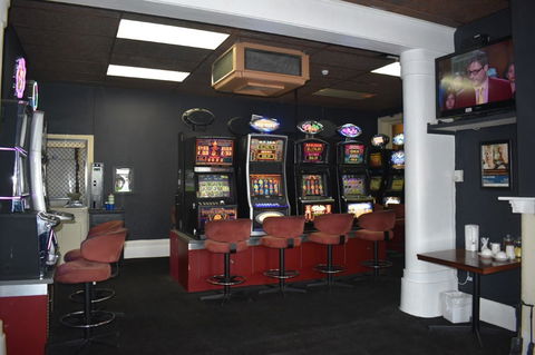 Commercial Hotel Morgan - Accommodation Gladstone 9