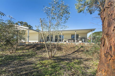 32 West B&B - Accommodation Gladstone 11