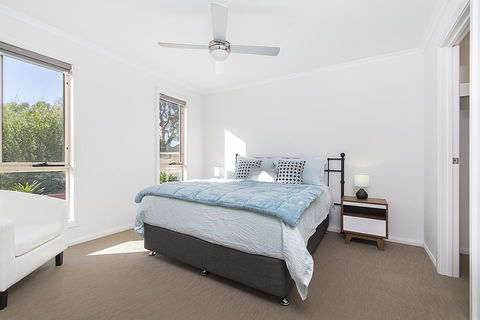 32 West B&B - Accommodation Gladstone 9