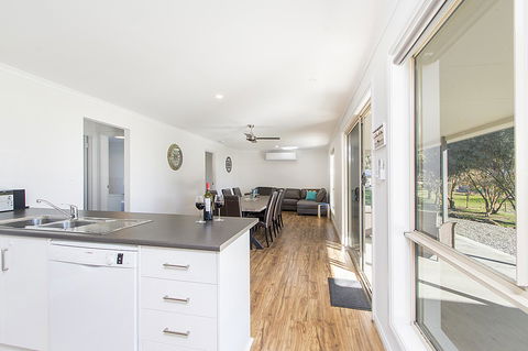 32 West B&B - Accommodation Gladstone 18