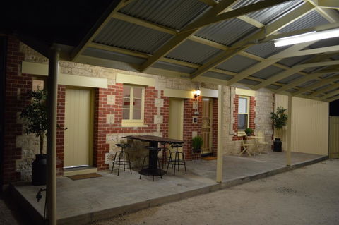 Two Cow Cottage Bed & Breakfast - Accommodation Gladstone 32