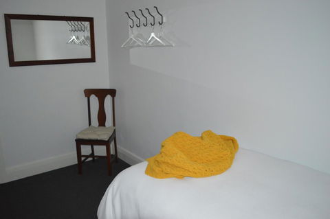 Two Cow Cottage Bed & Breakfast - Accommodation Gladstone 16