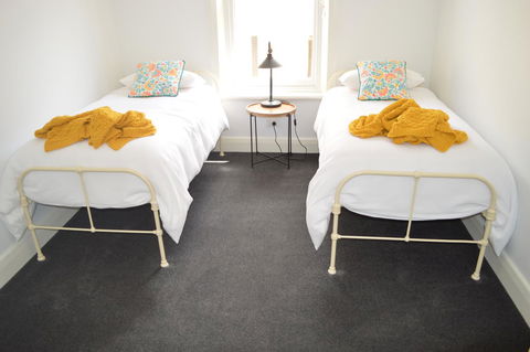 Two Cow Cottage Bed & Breakfast - Accommodation Gladstone 20