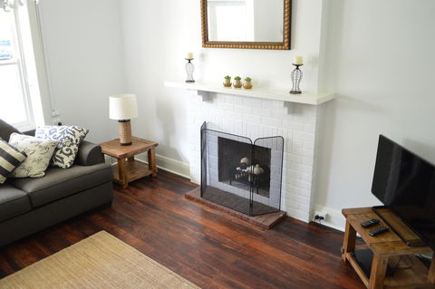 Two Cow Cottage Bed & Breakfast - Accommodation Gladstone 13