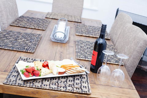Two Cow Cottage Bed & Breakfast - Accommodation Gladstone 8
