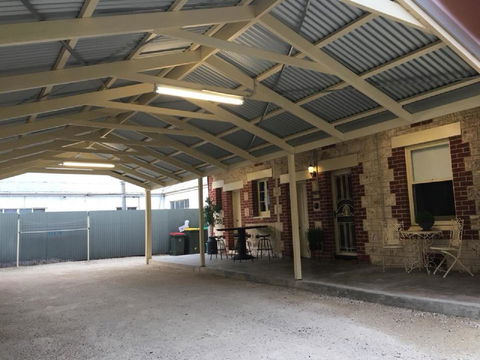 Two Cow Cottage Bed & Breakfast - Accommodation Gladstone 7