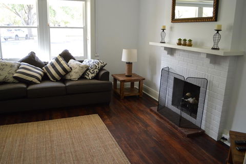 Two Cow Cottage Bed & Breakfast - Accommodation Gladstone 27