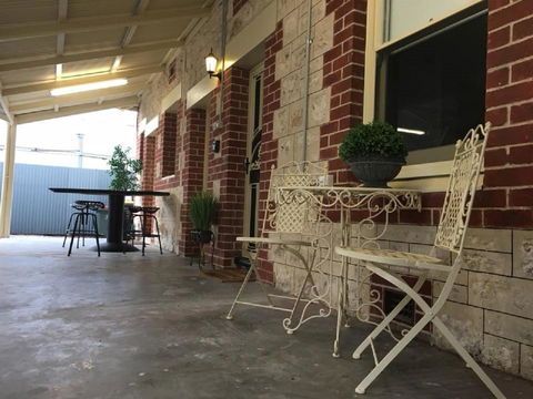 Two Cow Cottage Bed & Breakfast - Accommodation Gladstone 0