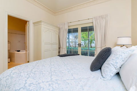 Barossa Vineyard Cottages - Accommodation Gladstone 14